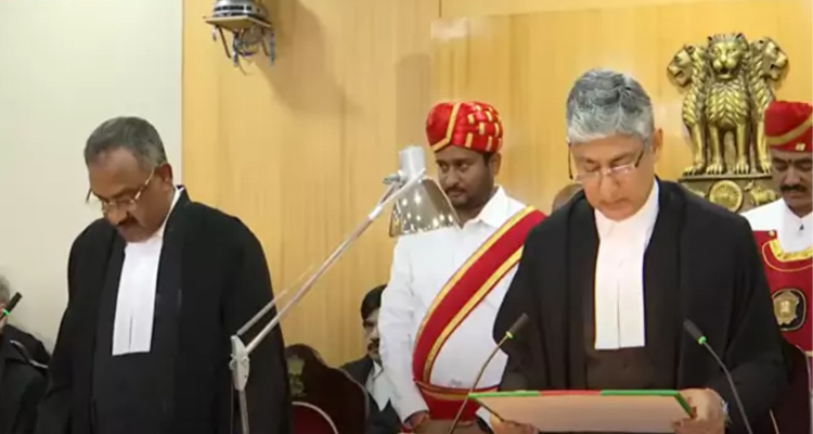 High Court: ఏపీ హైకోర్టు న్యాయమూర్తి గా ప్రమాణం చేసిన జస్టిస్ దోనాడి రమేశ్ Amaravati Krishna Justice Donadi Ramesh Sworn In As Ap High Court Judge