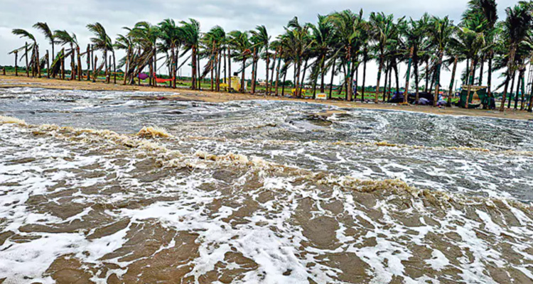 Montha : తీరం దాటిన మొంథా.. పలు జిల్లాల్లో అలజడి Cyclone Montha Latest Updates