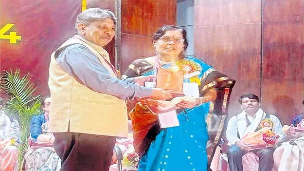 Turlapati Rajeshwari: ప్రముఖ రచయిత్రి తుర్లపాటి రాజేశ్వరి కేంద్ర సాహిత్య అకాడమి  పురస్కారం Turlapati Rajeshwari Receives Central Sahitya Akademi Translation Award