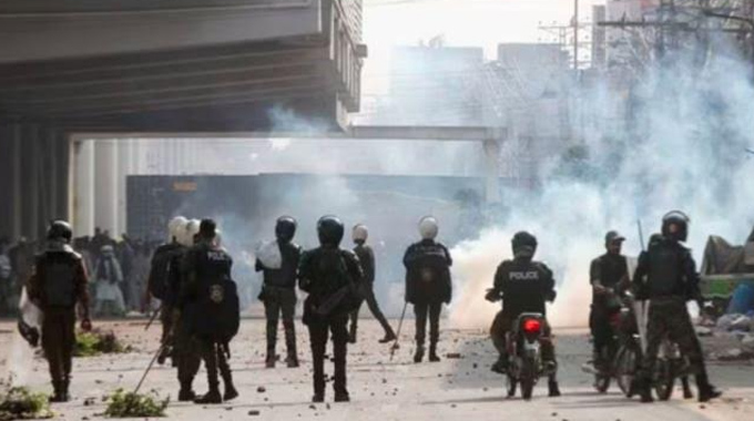 Taliban Pakistani Forces Trade Heavy Fire Along Afghanistan Border