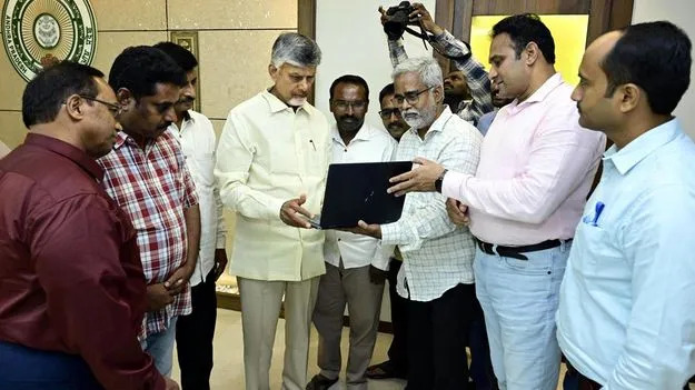 Cm Chandrababu Inaugurates Press Club Of Amaravati Website 