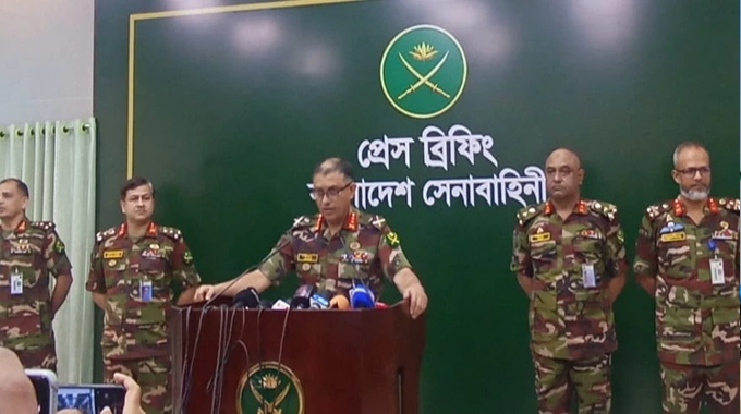 Dhaka: బంగ్లాదేశ్ సైన్యంలో అంతర్గత సంక్షోభం.. 15 మంది సైనికాధికారుల అరెస్ట్ 15 Bangladeshi Army Officers Detained For Crimes Under Sheikh Hasina Regime