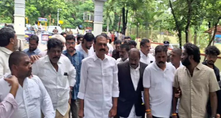 Chittoor Ysrcp Leader Bhumana Karunakar Reddy Attends Police Interrogation