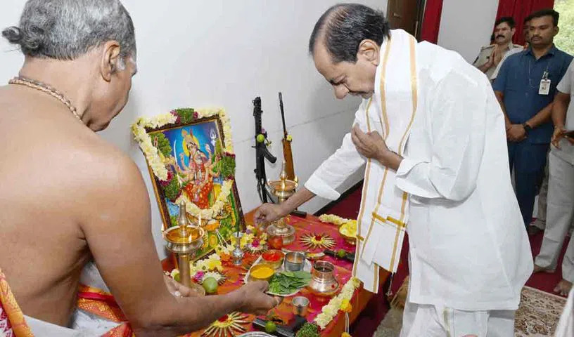 Dasara Celebrations At Bra Chief Kcr House In Erravelli