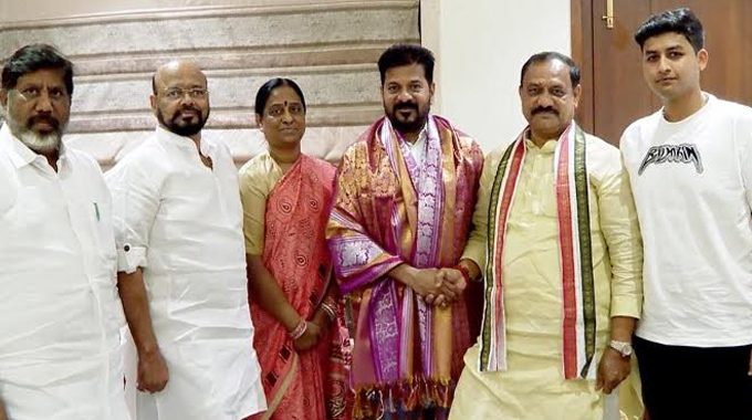 Konda Surekha Family Meets Cm Revanth Reddy