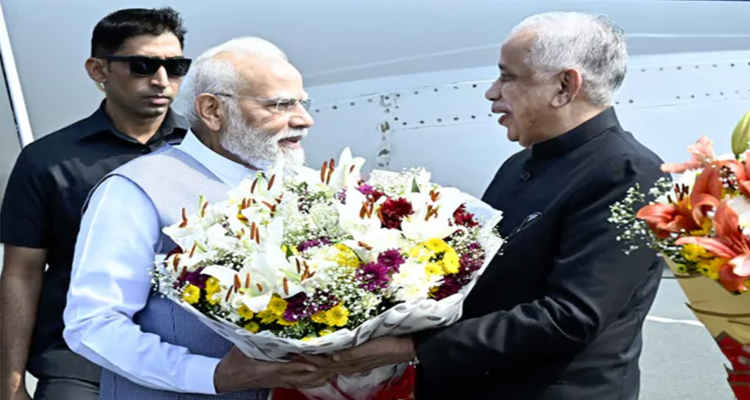 Modi: కర్నూలులో ప్రధాని మోదీకి ఘన స్వాగతం Pm Modi Reached Kurnool Airport