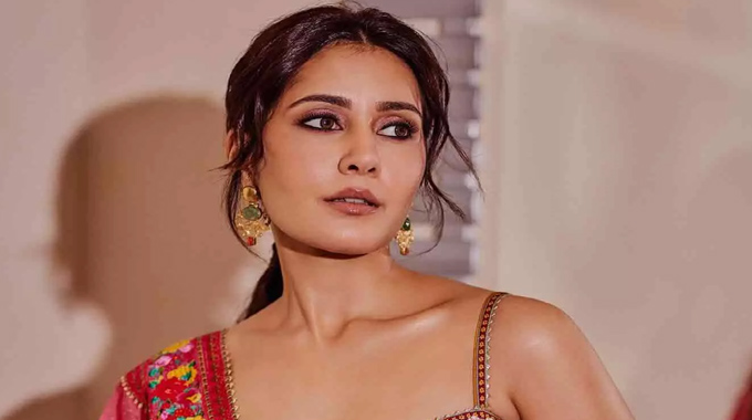 Raashi Khanna Comments On Bollywood
