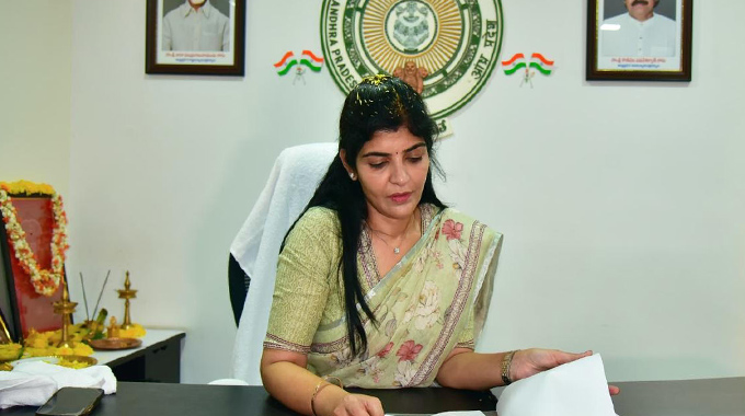 Rayapati Sailaja: రాయపాటి శైలజ నియామకంపై కూటమి మహిళా నేతల్లో అసంతృప్తి! Women Leaders Of The Coalition Are Unhappy With The Appointment Of Rayapati Sailaja