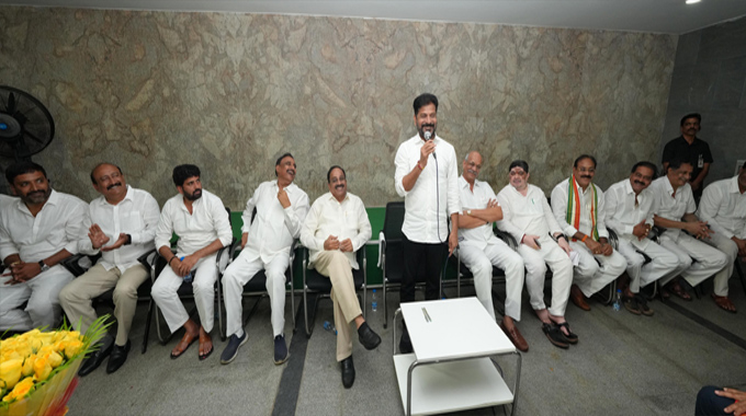 Leaders Of Kamma Associations Met Chief Minister Revanth Reddy At His Jubilee Hills Residence