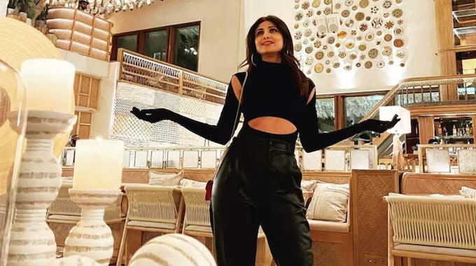 Shilpa Shettys Restaurant Bastian Earns Rs 2 3 Crore Every Day 