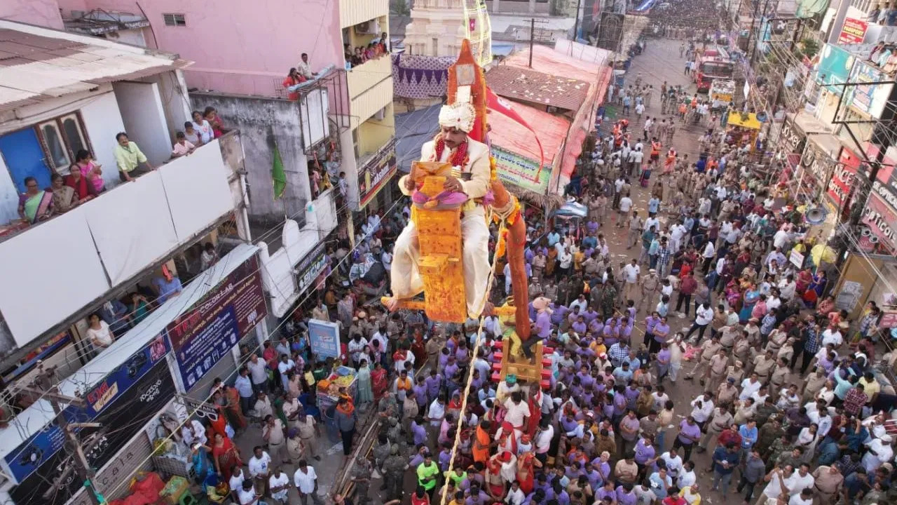 Huge Devotees Rush At Pydithalli Ammavari Sirimanotsavam
