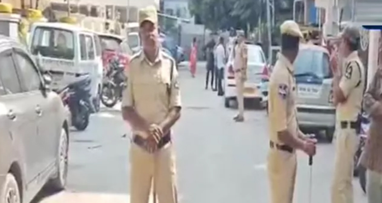 BRS: బీఆర్ఎస్ నేతల ఇళ్లలో సోదాలు Hyderabad Searches Conducted At The Homes Of Brs Leaders In Hyderabad