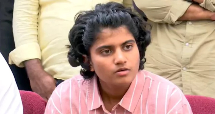 SriCharani: శ్రీచరణికి ఏపీ ప్రభుత్వం.. నజరానా Ap Government Cash Award To Cricketer Sricharani