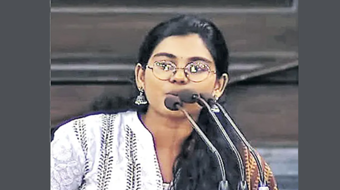 Gana Priya: విశాఖ యువతికి అరుదైన అవకాశం.. పార్లమెంట్లో Ganapriya From Visakhapatnam To Give A Speech In Parliament