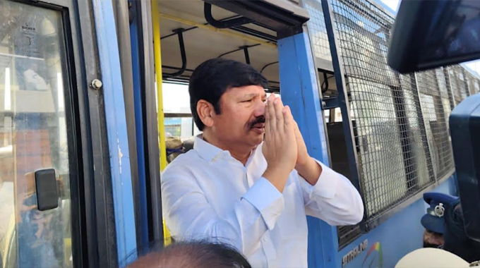 Jogi Ramesh: నకిలీ మద్యం కేసులో జోగి రమేశ్ అరెస్ట్ Ysrcp Leader Jogi Ramesh Arrested In Fake Liquor Case