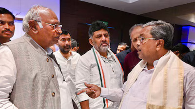 Congress Party Splits Into Three In Karnataka