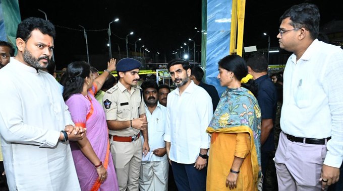 Nara Lokesh: కాశీబుగ్గ లోని ఘటనా స్థలాన్ని పరిశీలించిన మంత్రి నారా లోకేష్ Minister Nara Lokesh Inspects The Incident Site In Kasibugga