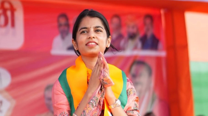 Maithili Thakur: బీహార్ రాజకీయాల్లో యువ సంచలనం – మైథిలీ ఠాకూర్! Maithili Thakur Set To Become The Youngest Ever Bihar Mla At 25