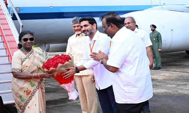 President: భగవాన్ శ్రీ సత్యసాయి బాబా శతజయంతి ఉత్సవాల్లో పాల్గొనేందుకు పుట్టపర్తి చేరుకున్న ద్రౌపదీ ముర్ము President Draupadi Murmu Arrives In Puttaparthi To Participate In The Centenary Celebrations Of Bhagawan Sri Sathya Sai Baba