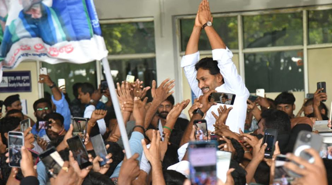 YS Jagan: వాట్ ఈజ్ దిస్ జగన్ గారూ…!? Ys Jagan Attend Cbi Court In Nampally