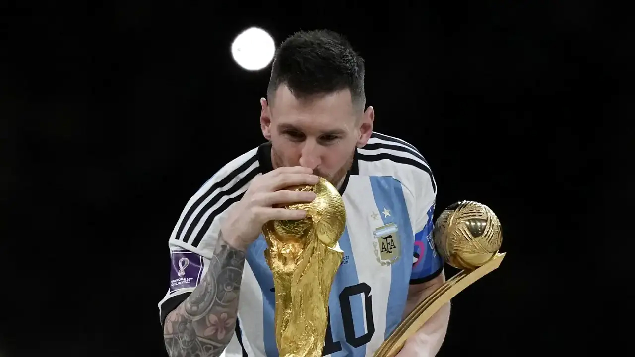 Messi: మెస్సీ ఫీవర్.. మ్యాచ్కు రాహుల్ గాంధీ, ప్రియాంక గాంధీ Messi Fever A Football Match With Revanth Reddy In Uppal