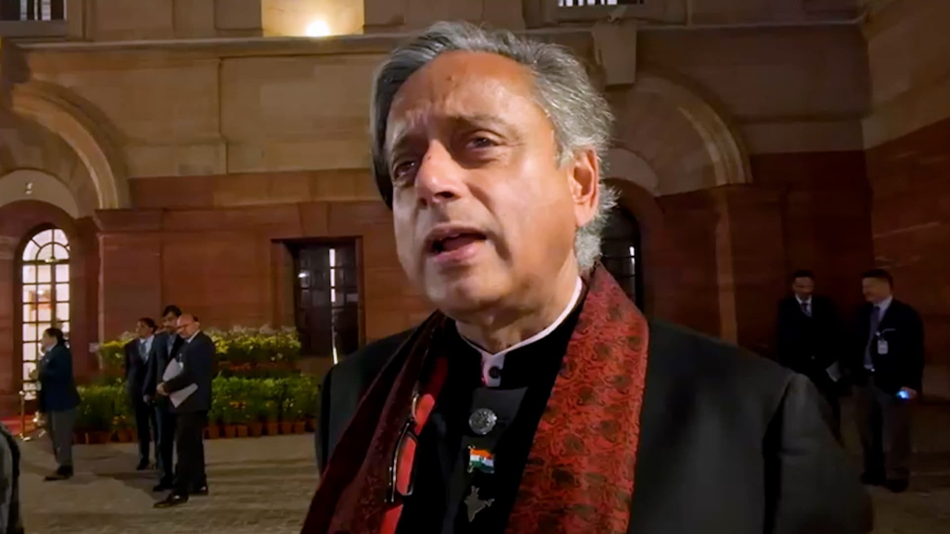 Congress Again In A Frenzy Over Shashi Tharoors Attendance At Putins Dinner 
