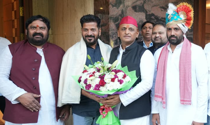 Up Ex Cm Akhilesh Yadav Meets Cm Revanth Reddy 