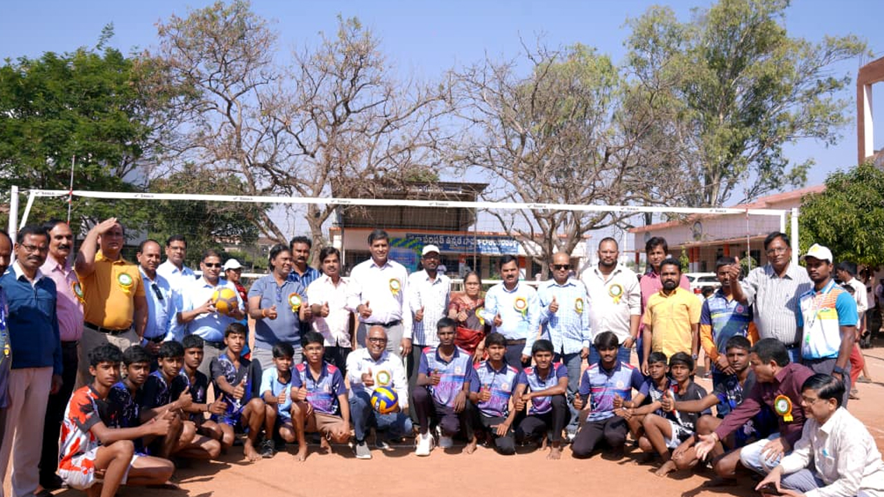 ATA: ఘనంగా జిల్లా స్థాయి వాలీబాల్ టోర్నమెంట్.. ఆటా ఆధ్వర్యంలో నిర్వహణ District Level Volleyball Tournament Was Held Grandly Organized Under The Auspices Of Ata