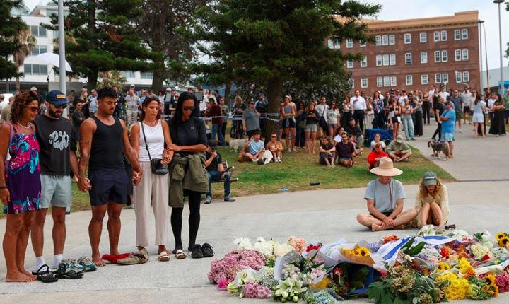 Sydney: ఆస్ట్రేలియాలో ఉగ్రదాడి.. ఐఎస్ పనేనా..? 11 Killed In Terror Attack At Sydneys Bondi Beach