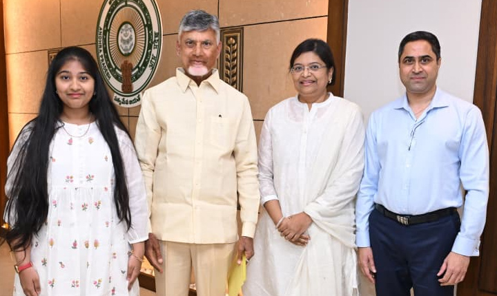 Chandrababu: చిన్నారి గాయనికి సీఎం చంద్రబాబు ప్రశంస Cm Chandrababu Naidu Praises Child Singer Sadhya