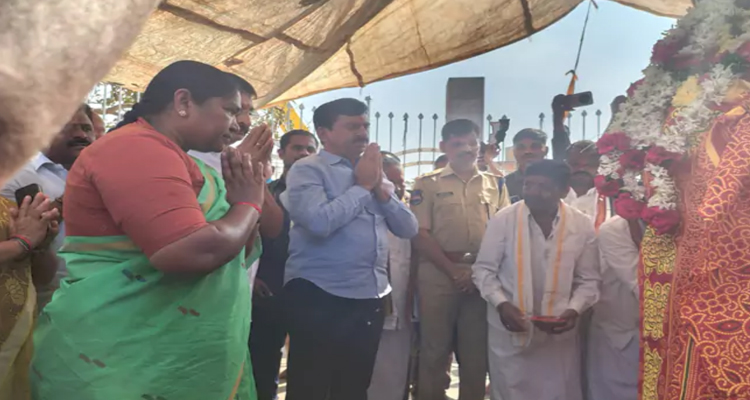 Warangal Ministers Inspected The Arrangements In Medaram