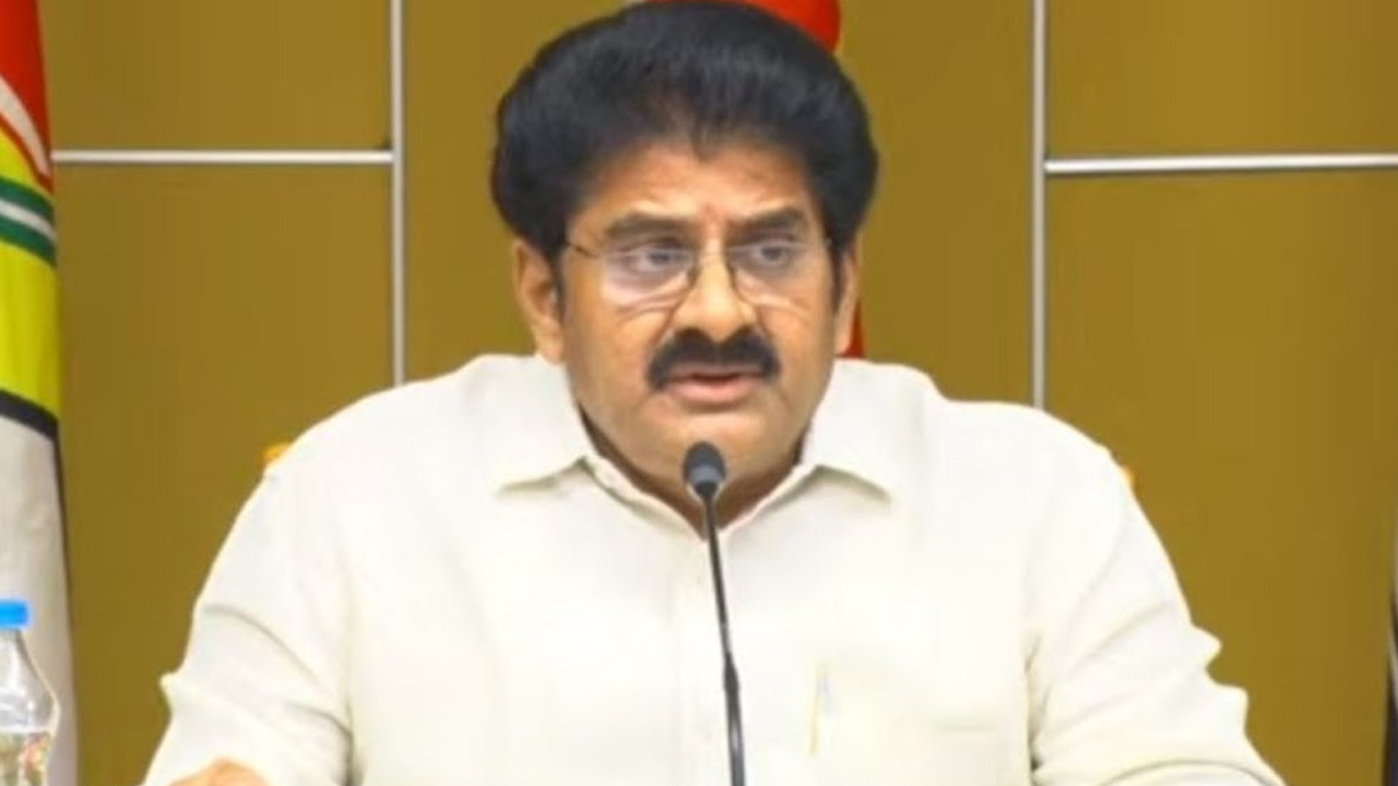 MLA Nallamilli : ఆయనకు దేనిపైనా అవగాహన లేదు : ఎమ్మెల్యే నల్లమిల్లి East Godavari Mla Nallamilli Ramakrishna Reddy Pressmeet