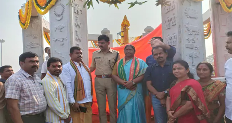 Pagididdaraju And Govindaraj Idols In Medaram 