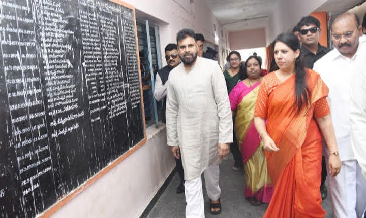 Pawan Was Shocked To Hear The Haryana Collector Speak Telugu In Chilakaluripet