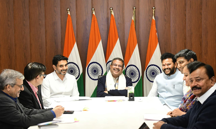 Nara Lokesh: కేంద్ర విద్యాశాఖ మంత్రి ధర్మేంధ్ర ప్రధాన్ తో మంత్రి లోకేష్ భేటీ Minister Lokesh Meets Union Education Minister Dharmendra Pradhan