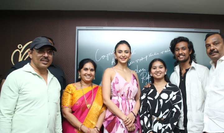 Second Skin: రకుల్ ప్రీత్ సింగ్ చేతుల మీదగా “సెకండ్ స్కిన్ మేకప్ స్టూడియో & అకాడెమీ” ప్రారంభం Grand Launch Of Second Skin Makeup Studio Academy By Actress Rakul Preet Singh