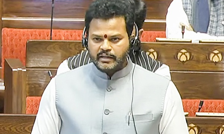 Indigo: ఇండిగో సంక్షోభంపై స్పష్టమైన వివరణ ఇచ్చిన కేంద్ర మంత్రి రామ్మోహన్ నాయుడు.. Civil Aviation Minister Ram Mohan Naidus Responds In The Parliament On Indigo Crisis