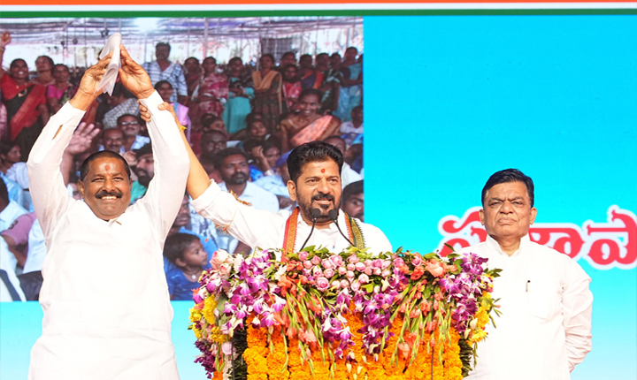 Chief Minister Revanth Reddy At A Public Meeting In Narsampet