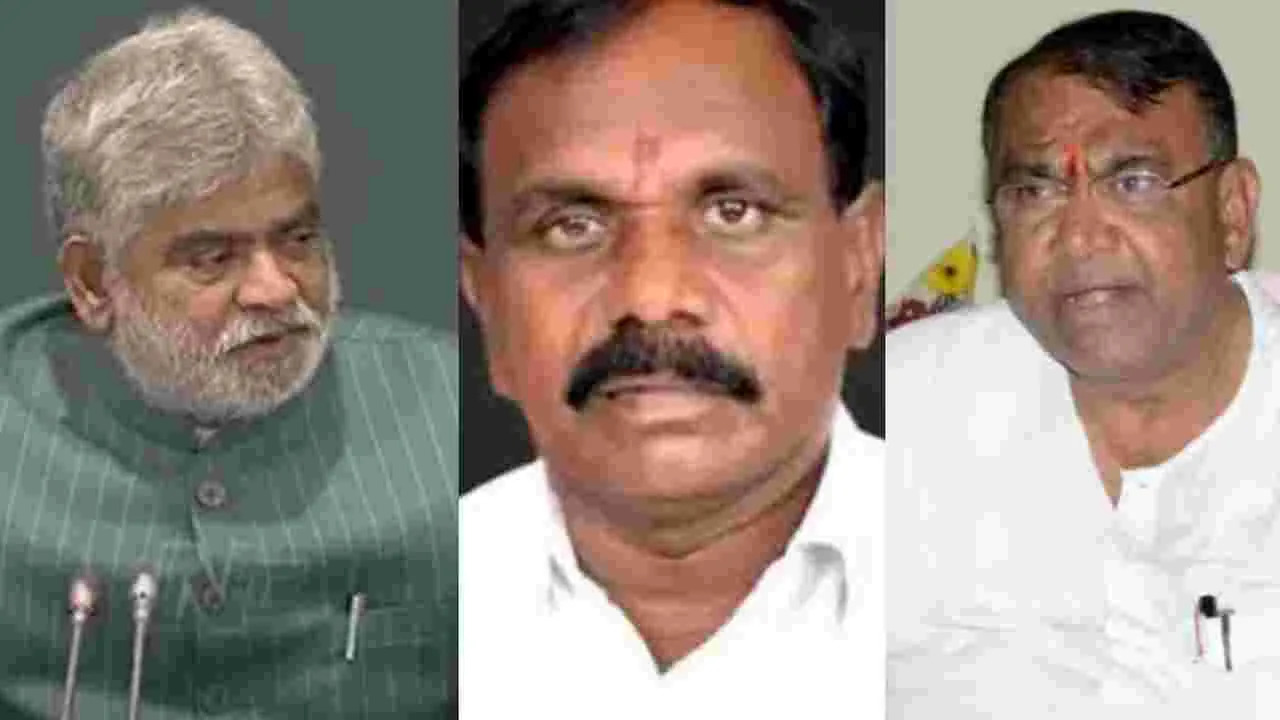 Two Mlas Pocharam Srinivas Reddy And Kale Yadayya Get Clean Chit From Speaker Gadam Prasad Kumar In Party Defection Case