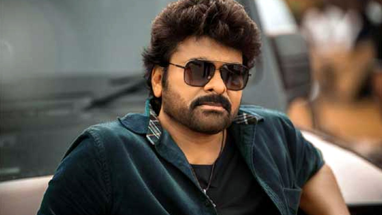 Chiranjeevi: సంచలనం.. ఆ డైరెక్టర్‌తో సినిమా కోసం ఇంటి ముందు నిల్చున్న చిరు!