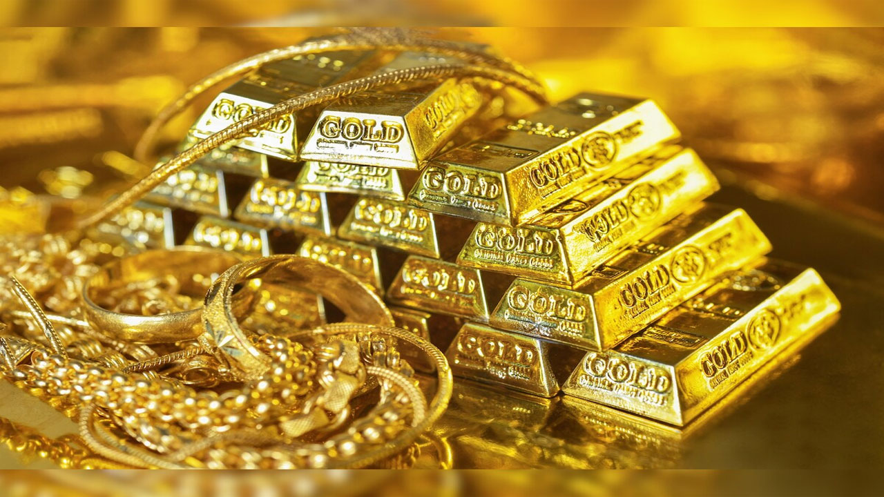 Gold Price: రికార్డు స్థాయికి పసిడి ధరలు.. ఆకాశాన్ని తాకిన బంగారం రేటు! Gold Prices Skyrocket To All Time High In Hyderabad 24k Touches New Milestone