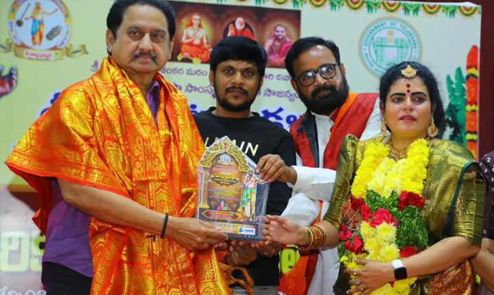 Adibatla: శ్రీ ఆదిభట్ల నారాయణదాసు 81వ వర్ధంతి ఉత్సవాలను ఘనంగా నిర్వహించిన నటి కరాటే కళ్యాణి Karate Kalyani Graced The 81st Death Anniversary Celebrations Of Sri Adibhatla Narayana Das