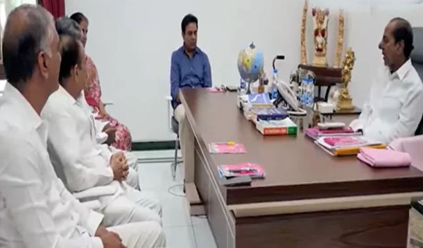 KCR: న్యాయవాదులతో కేసీఆర్ సమాలోచనలు Kcr Held Discussions With Leaders And Lawyers On Sit Notices