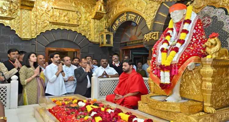 Minister Lokesh And His Wife Visited Shirdi And Had Darshan Of Sai Baba