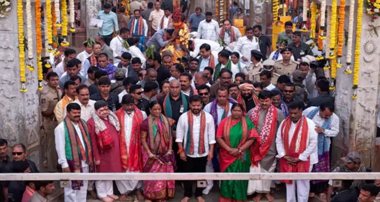 Cm Revanth Reddy Medaram Tour