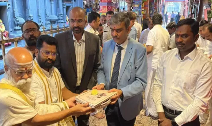 Budget: ఏపీ బడ్జెట్ ప్రతులకు ప్రత్యేక పూజలు