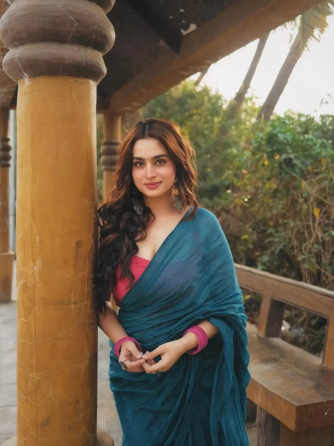 చీర‌క‌ట్టులో ఆయేషా అందాలు