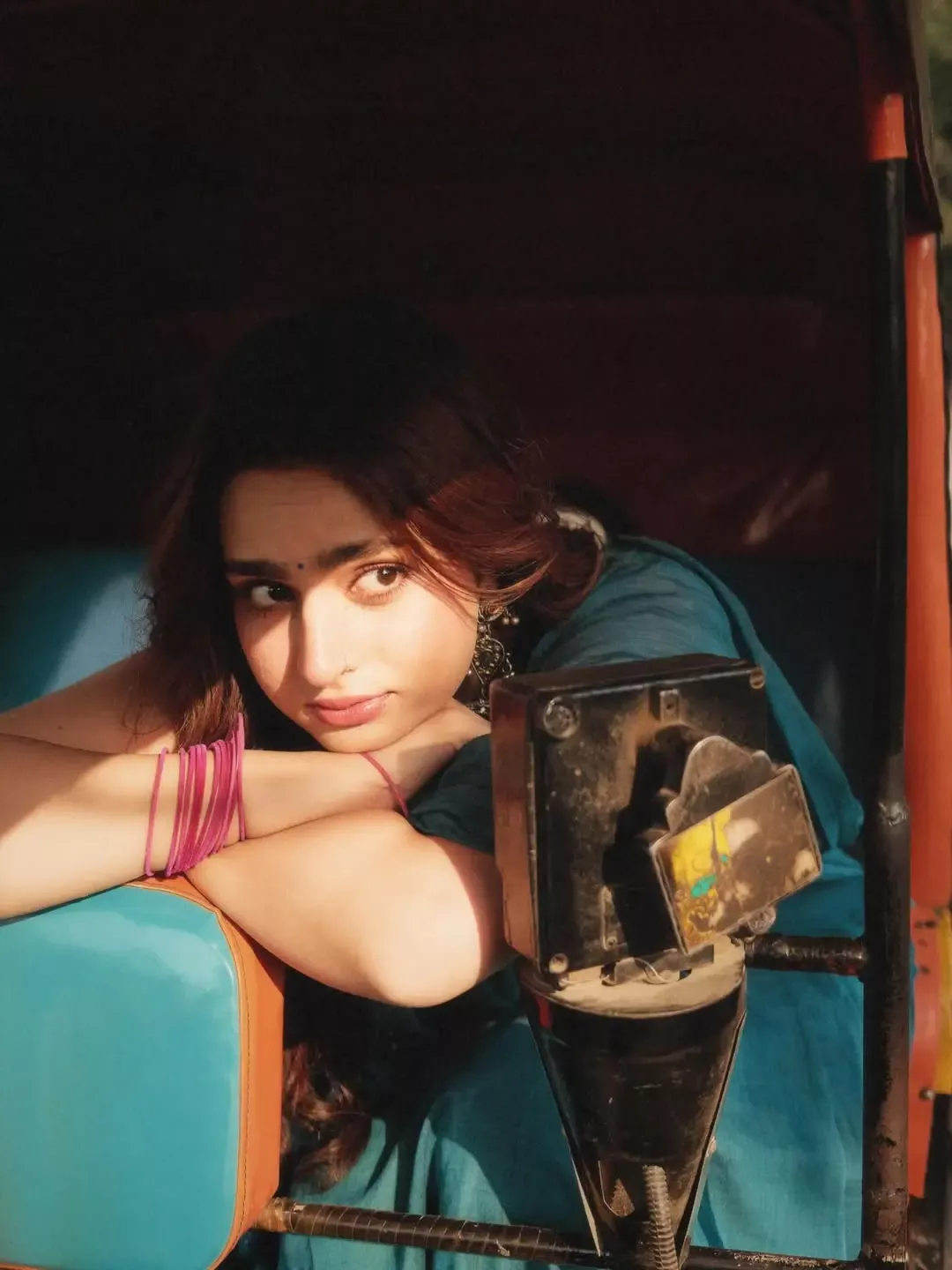 చీర‌క‌ట్టులో ఆయేషా అందాలు