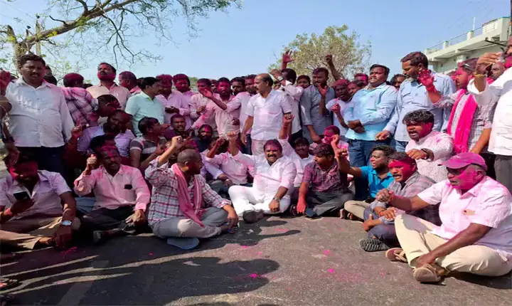 Brs Protests Against Alleged Fraud In Vardhannapet Municipal Recounting