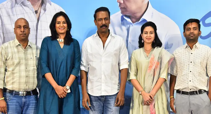 Carmeni Selvam: ‘కార్మేని సెల్వం’ సినిమా చూసి ఈఎమ్ఐలను తగ్గించుకోవాలనుకుంటారు : సముద్రఖని Carmeni Selvam: ‘కార్మేని సెల్వం’ సినిమా చూసి ఈఎమ్ఐలను తగ్గించుకోవాలనుకుంటారు : సముద్రఖని